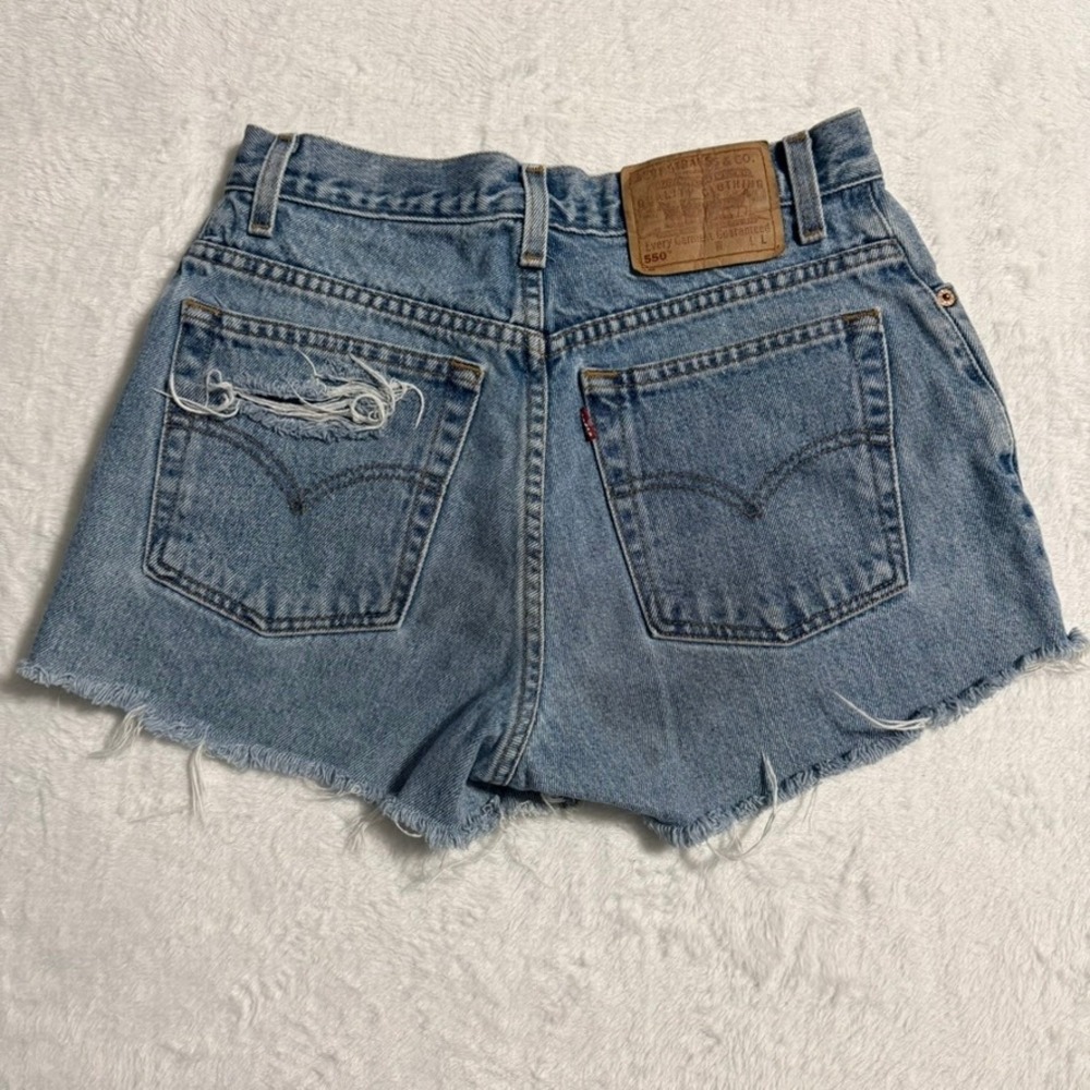 Levi's 550 Denim Shorts Women 8 Blue Distressed High Rise Raw Hem Cut Off Summer - Picture 5 of 5